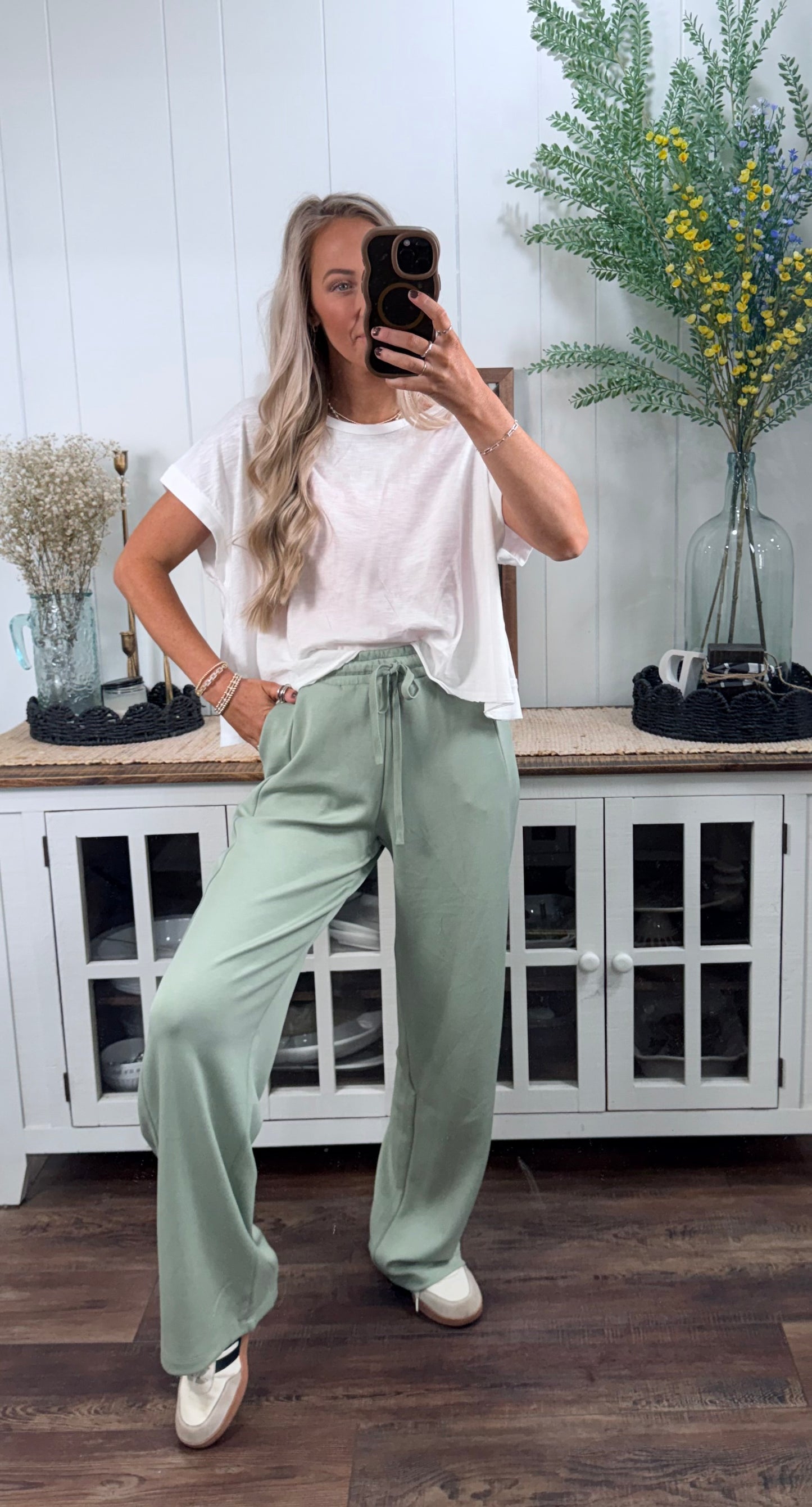 Tilly Keyhole - White